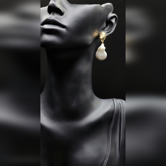 Elegant Pearl Drop Earrings - Picture 5 of 6